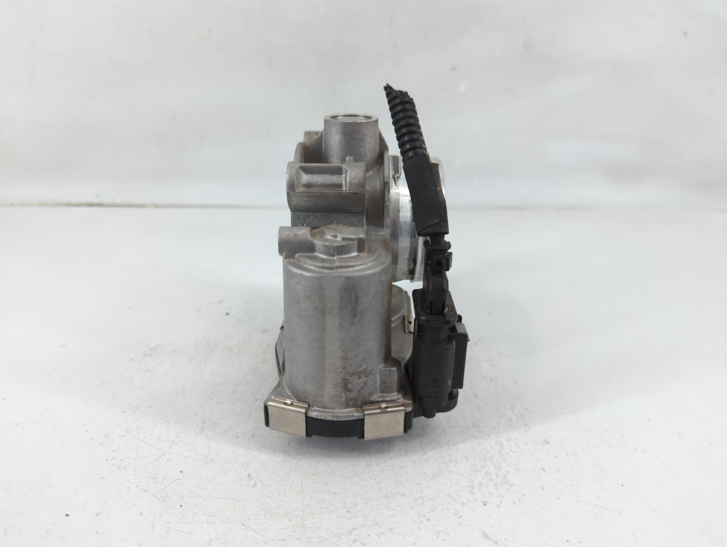 2018-2022 Chevrolet Equinox Throttle Body P/N:12671379AA Fits Fits 2016 2017 2018 2019 2020 2021 2022 OEM Used Auto Parts - 