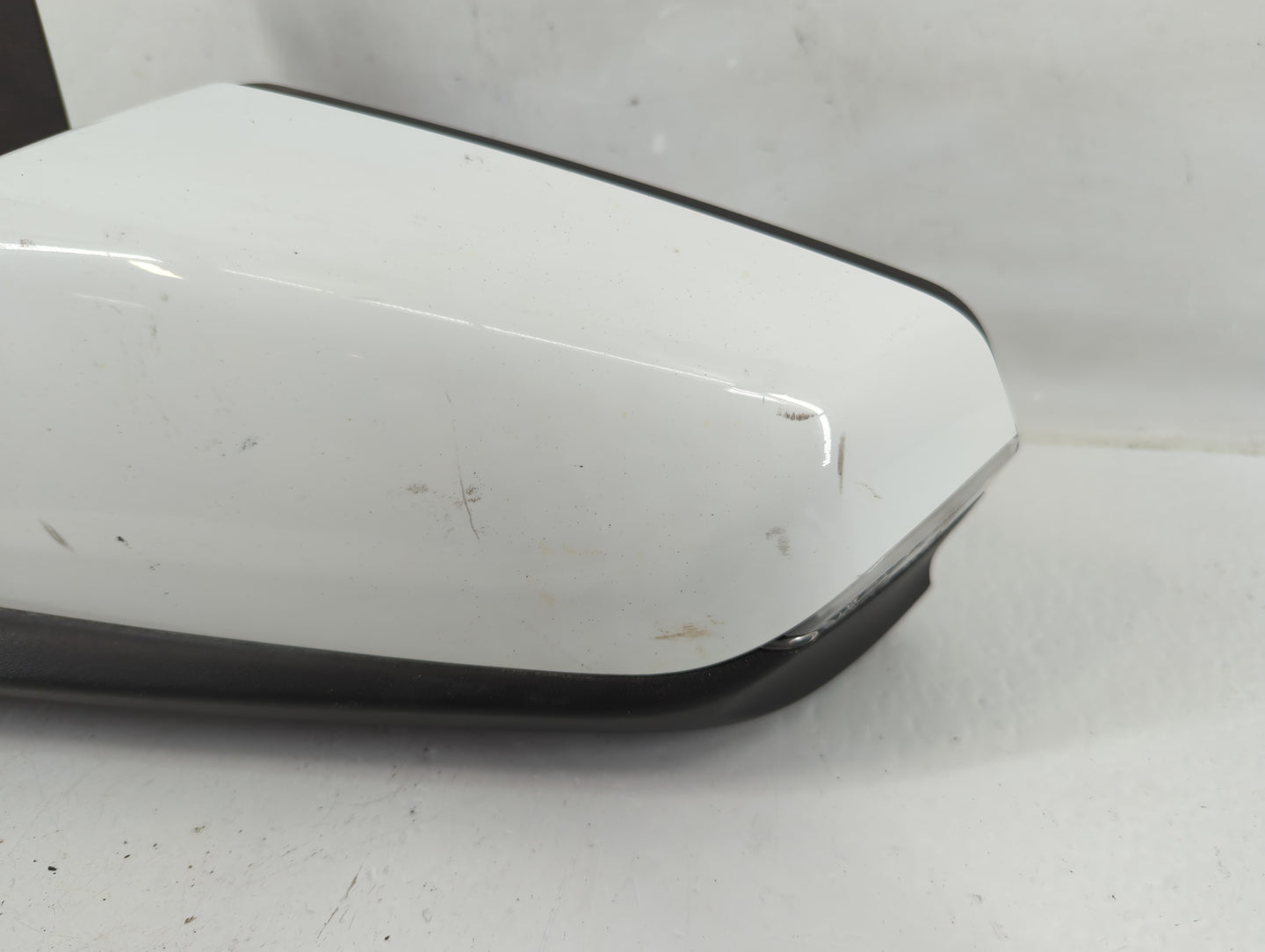 2018-2020 Chevrolet Equinox Driver Side View Mirror - Left Door Mirror OEM Used - Oemusedautoparts1.com