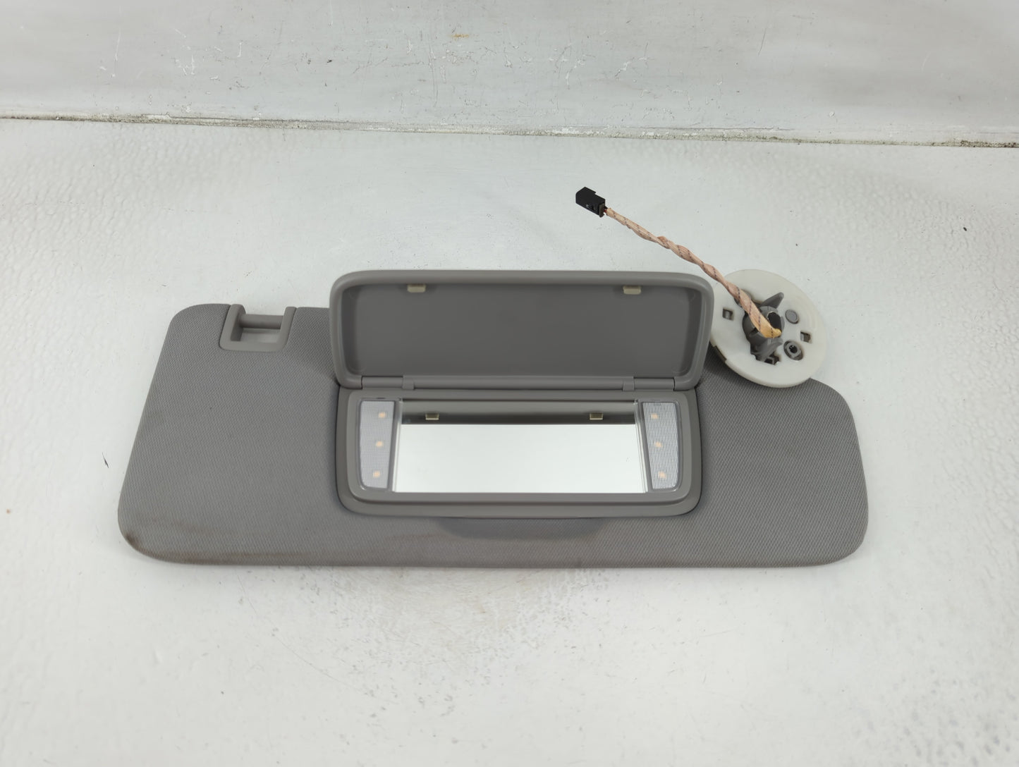 2018-2019 Chevrolet Equinox Sun Visor Shade Replacement Driver Left Mirror Fits Fits 2018 2019 OEM Used Auto Parts - Oemused