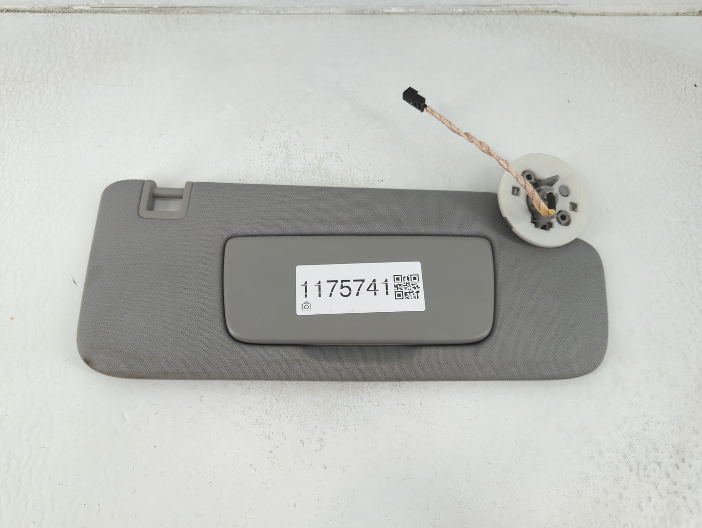 2018-2019 Chevrolet Equinox Sun Visor Shade Replacement Driver Left Mirror Fits Fits 2018 2019 OEM Used Auto Parts - Oemused