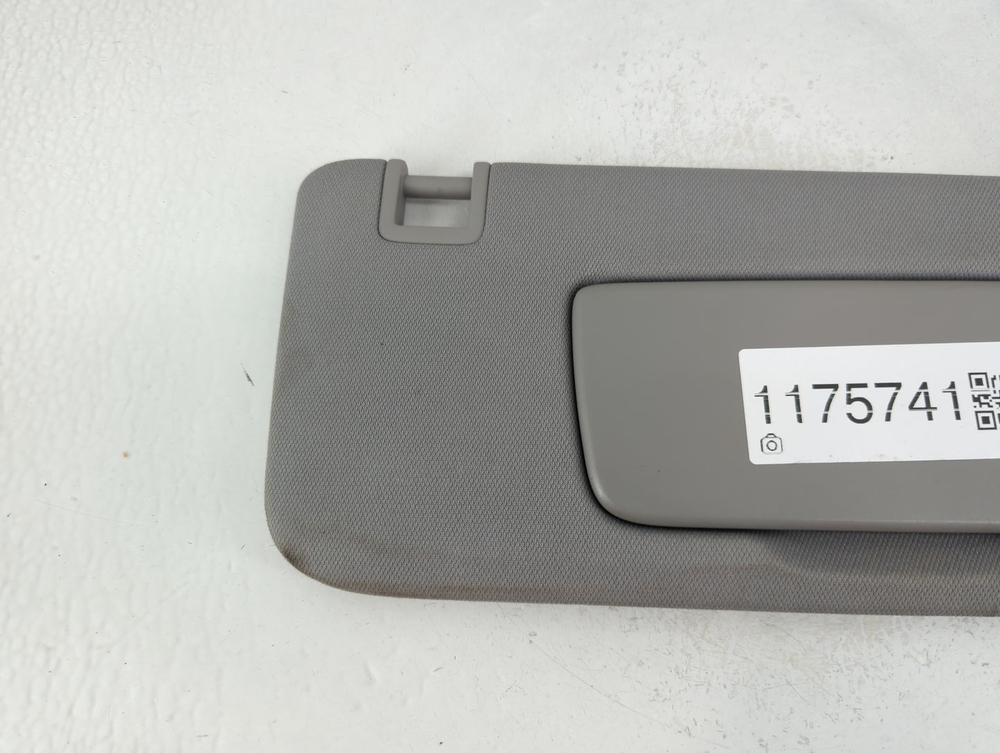 2018-2019 Chevrolet Equinox Sun Visor Shade Replacement Driver Left Mirror Fits Fits 2018 2019 OEM Used Auto Parts - Oemused