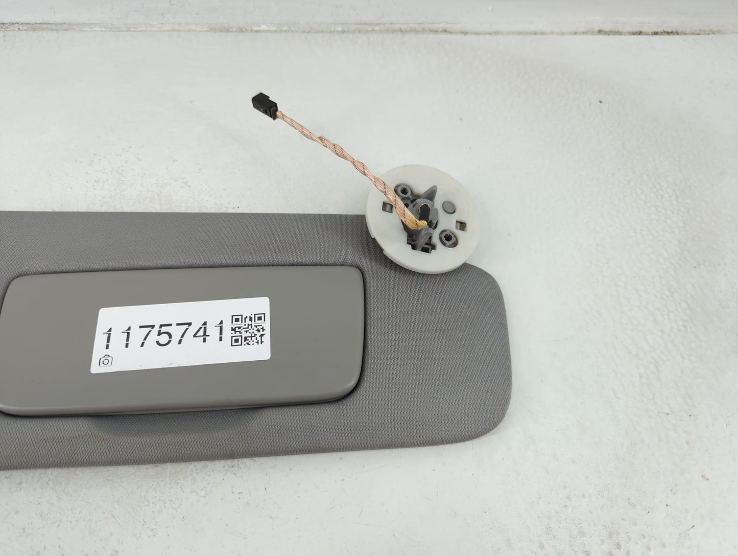 2018-2019 Chevrolet Equinox Sun Visor Shade Replacement Driver Left Mirror Fits Fits 2018 2019 OEM Used Auto Parts - Oemused