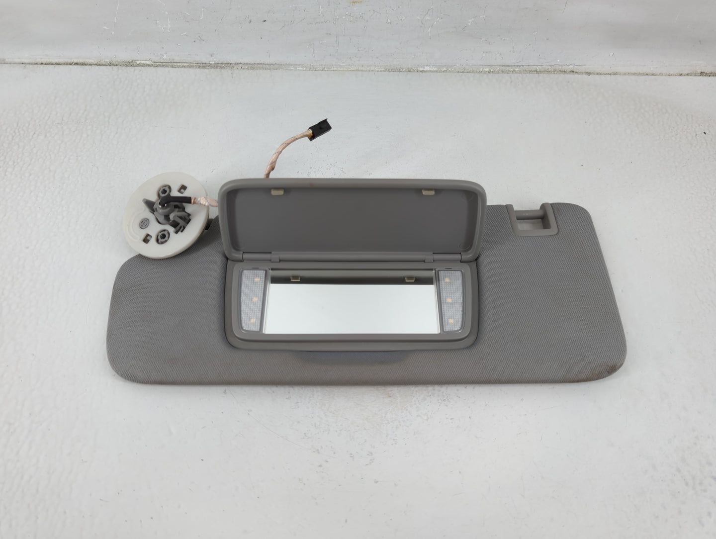 2018-2019 Chevrolet Equinox Sun Visor Shade Replacement Passenger Right Mirror Fits Fits 2018 2019 OEM Used Auto Parts - Oem