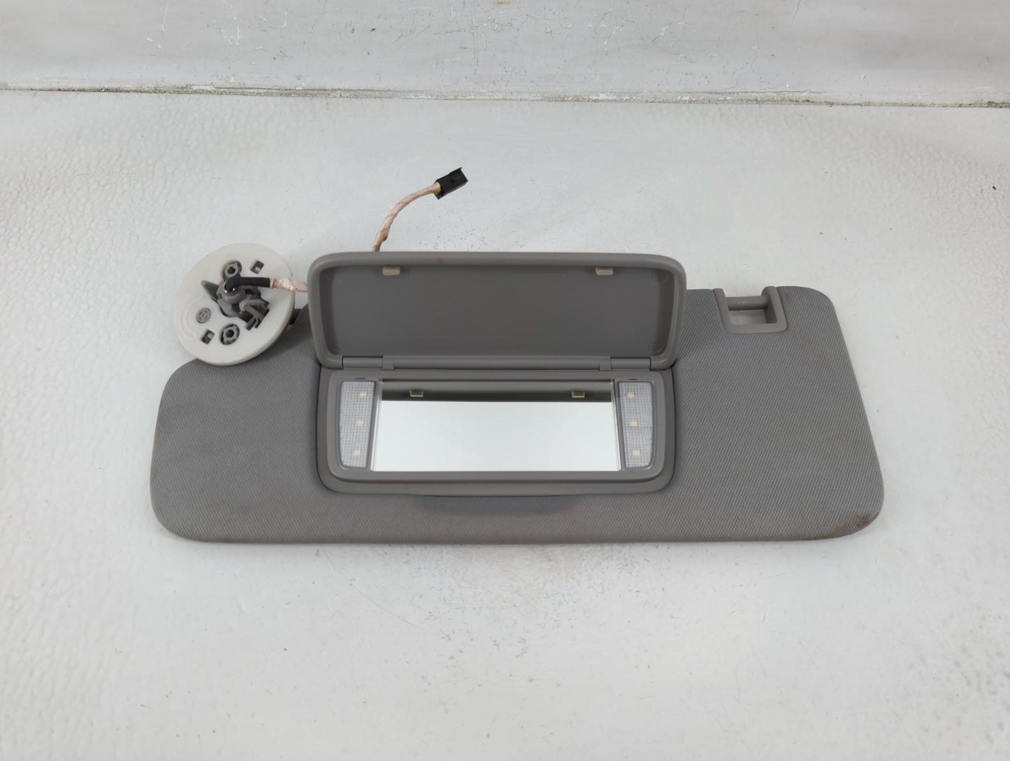 2018-2019 Chevrolet Equinox Sun Visor Shade Replacement Passenger Right Mirror Fits Fits 2018 2019 OEM Used Auto Parts - Oem