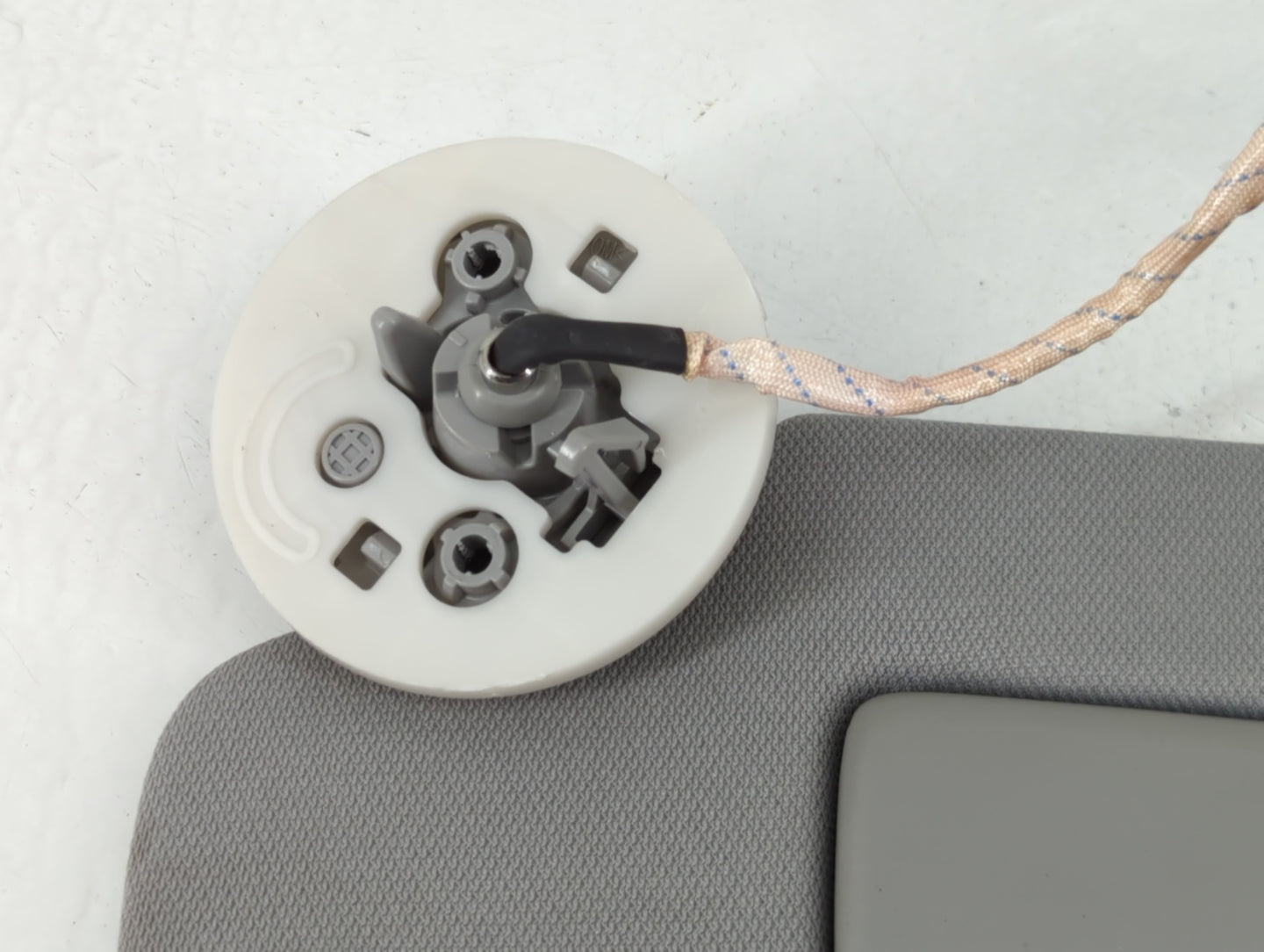 2018-2019 Chevrolet Equinox Sun Visor Shade Replacement Passenger Right Mirror Fits Fits 2018 2019 OEM Used Auto Parts - Oem