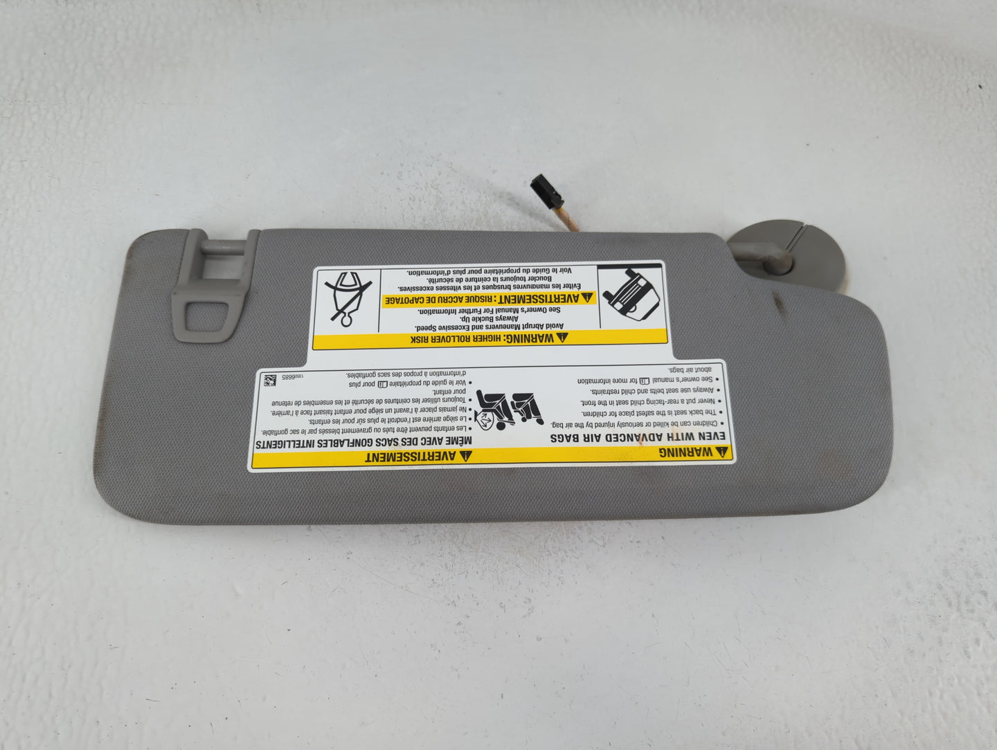 2018-2019 Chevrolet Equinox Sun Visor Shade Replacement Passenger Right Mirror Fits Fits 2018 2019 OEM Used Auto Parts - Oem