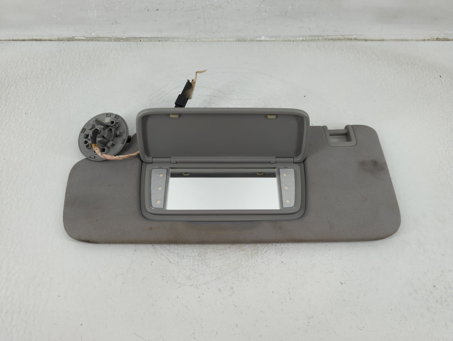 2018-2019 Chevrolet Equinox Sun Visor Shade Replacement Driver Left Mirror Fits Fits 2018 2019 OEM Used Auto Parts - Oemused