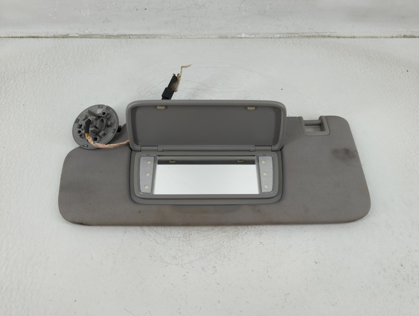 2018-2019 Chevrolet Equinox Sun Visor Shade Replacement Driver Left Mirror Fits Fits 2018 2019 OEM Used Auto Parts - Oemused