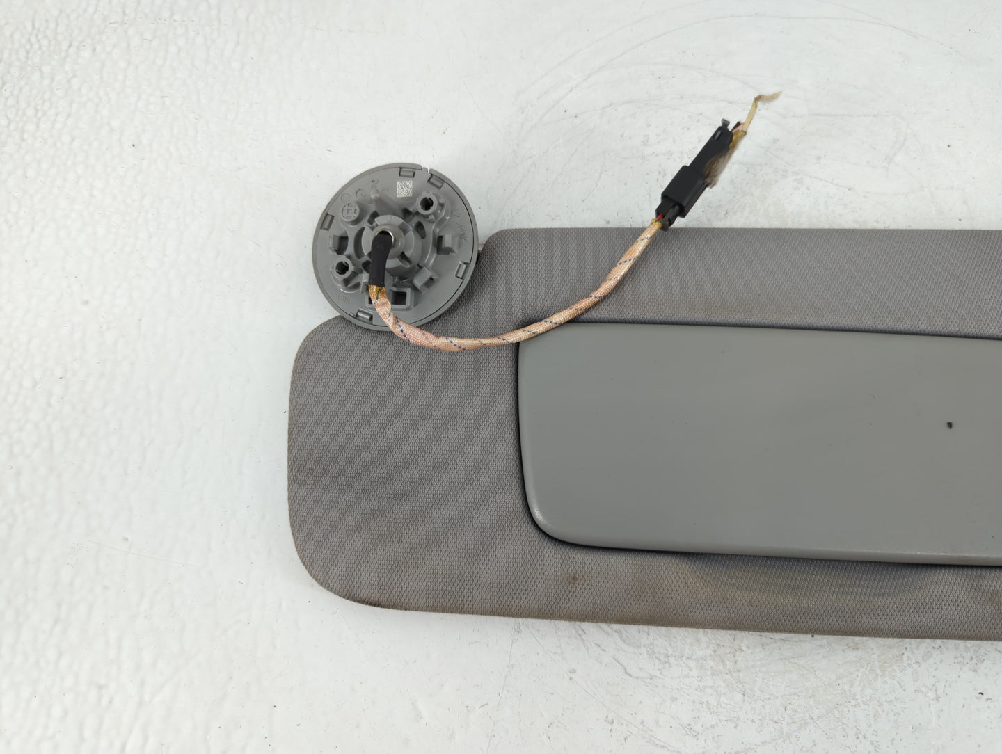 2018-2019 Chevrolet Equinox Sun Visor Shade Replacement Driver Left Mirror Fits Fits 2018 2019 OEM Used Auto Parts - Oemused