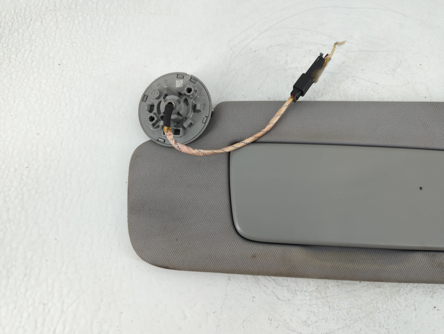 2018-2019 Chevrolet Equinox Sun Visor Shade Replacement Driver Left Mirror Fits Fits 2018 2019 OEM Used Auto Parts - Oemused