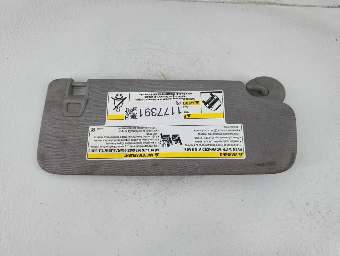 2018-2019 Chevrolet Equinox Sun Visor Shade Replacement Driver Left Mirror Fits Fits 2018 2019 OEM Used Auto Parts - Oemused