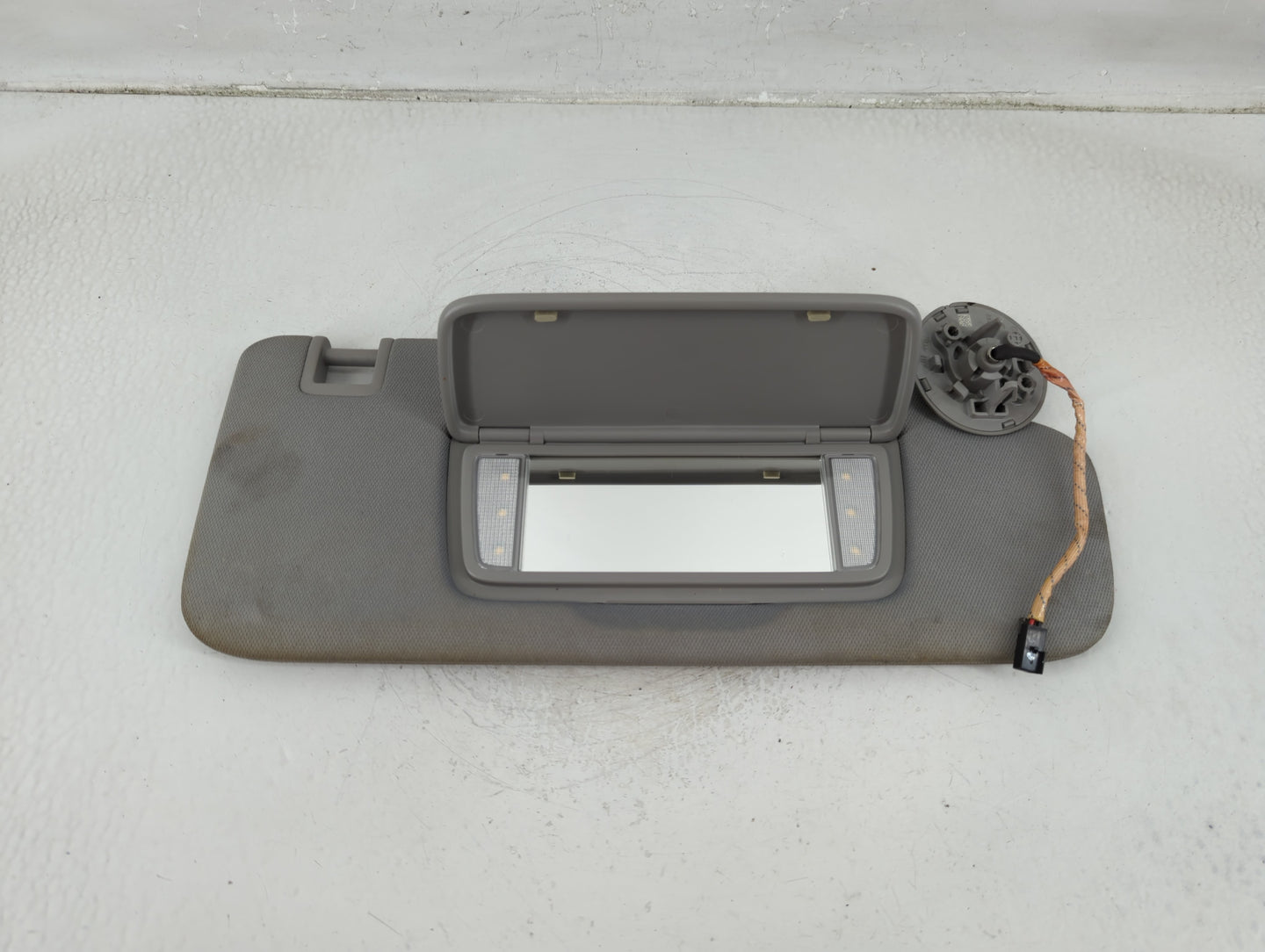 2018-2019 Chevrolet Equinox Sun Visor Shade Replacement Passenger Right Mirror Fits Fits 2018 2019 OEM Used Auto Parts - Oem