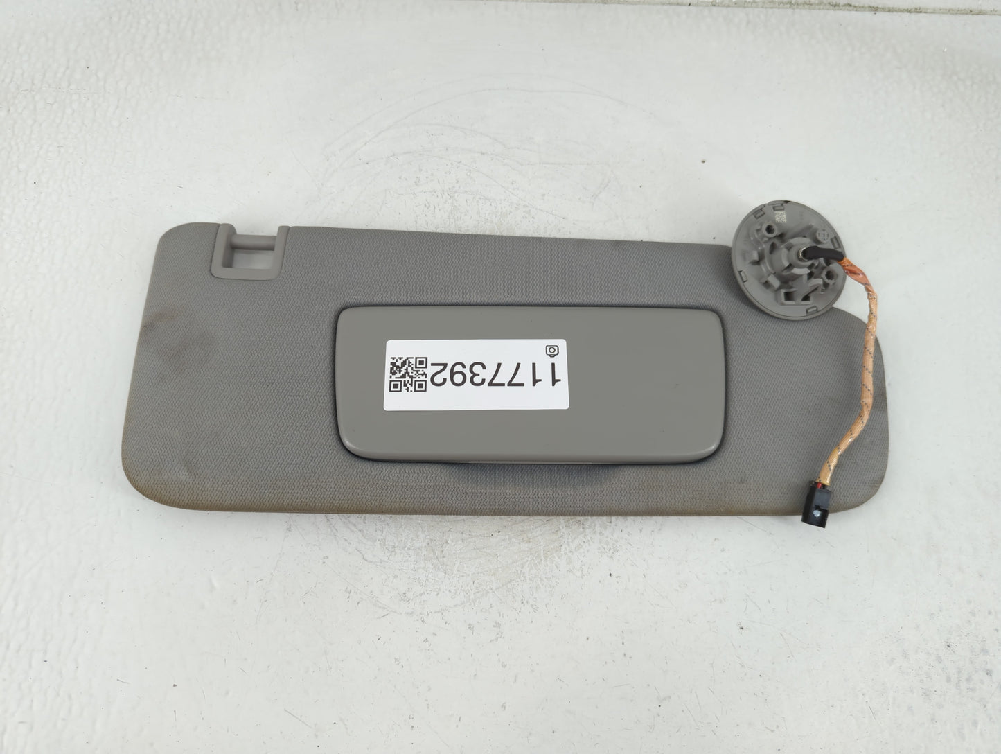 2018-2019 Chevrolet Equinox Sun Visor Shade Replacement Passenger Right Mirror Fits Fits 2018 2019 OEM Used Auto Parts - Oem