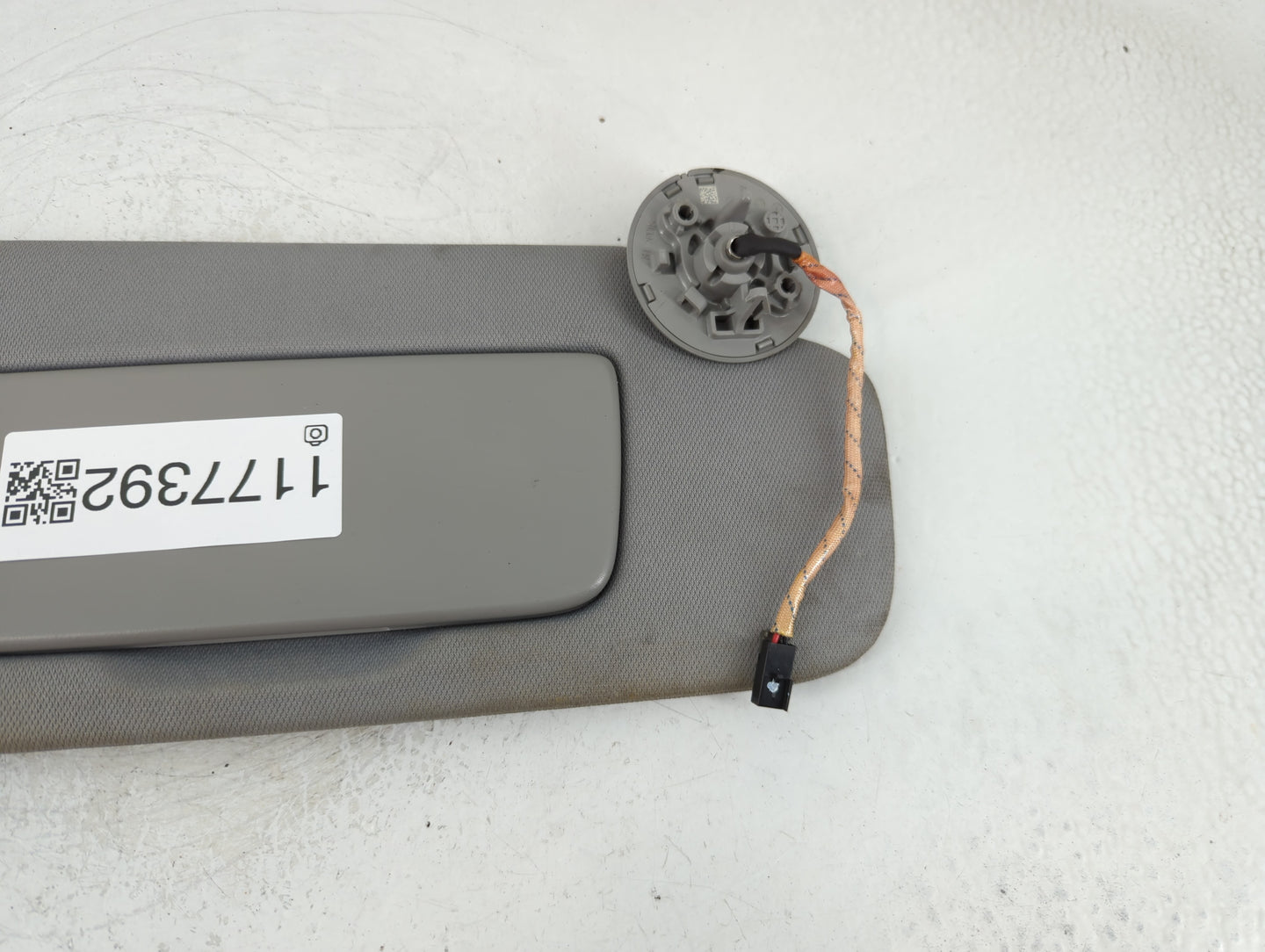 2018-2019 Chevrolet Equinox Sun Visor Shade Replacement Passenger Right Mirror Fits Fits 2018 2019 OEM Used Auto Parts - Oem