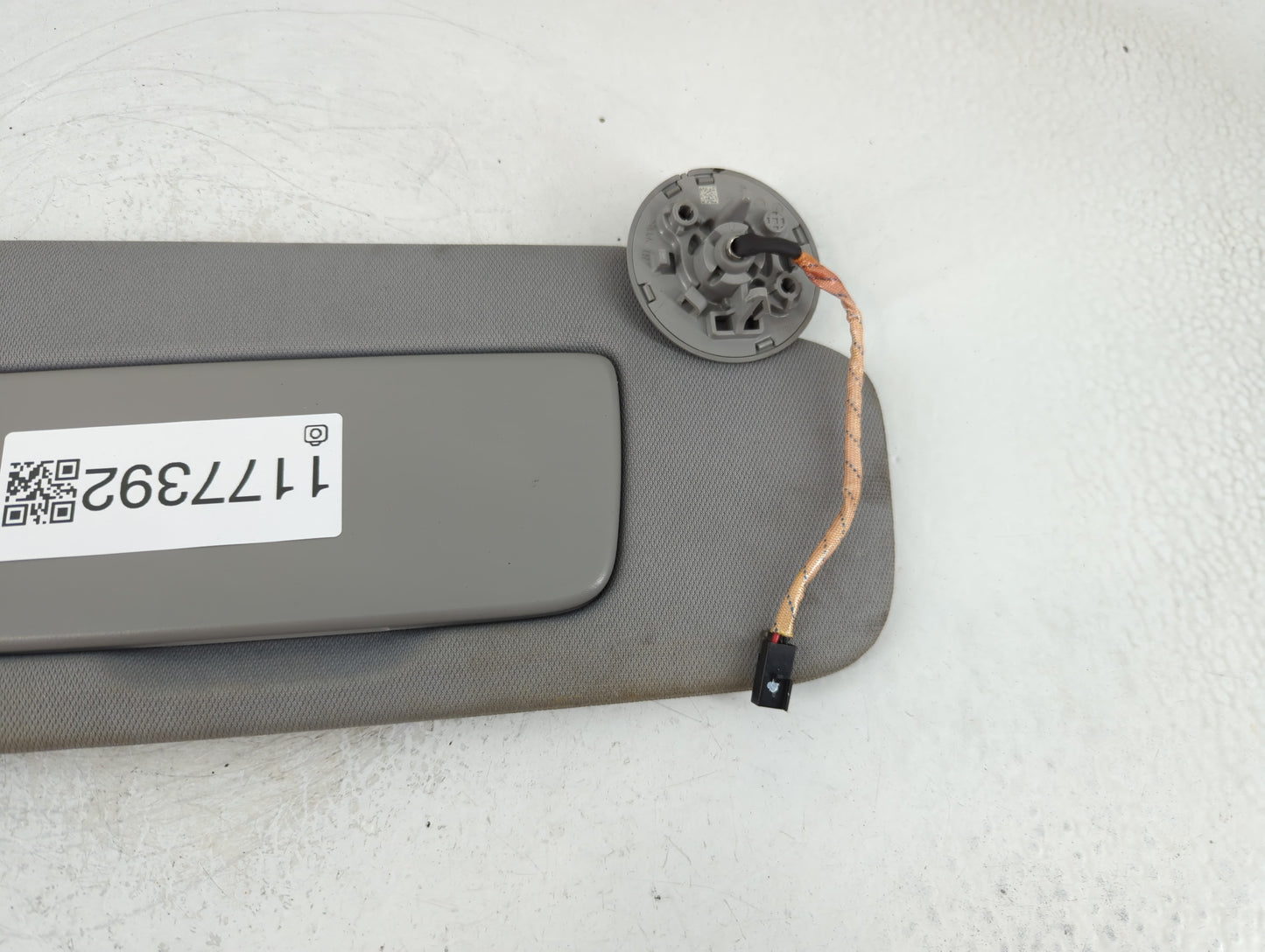 2018-2019 Chevrolet Equinox Sun Visor Shade Replacement Passenger Right Mirror Fits Fits 2018 2019 OEM Used Auto Parts - Oem