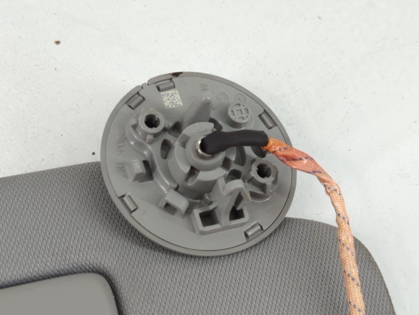 2018-2019 Chevrolet Equinox Sun Visor Shade Replacement Passenger Right Mirror Fits Fits 2018 2019 OEM Used Auto Parts - Oem