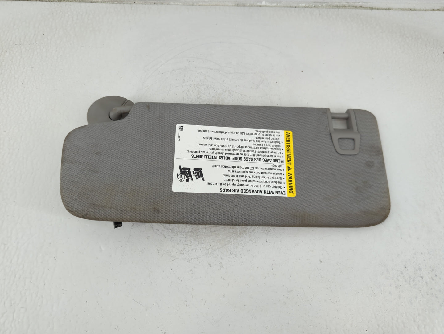 2018-2019 Chevrolet Equinox Sun Visor Shade Replacement Passenger Right Mirror Fits Fits 2018 2019 OEM Used Auto Parts - Oem