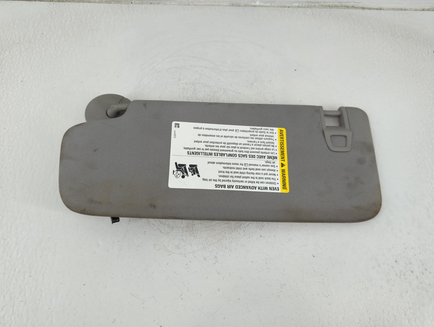 2018-2019 Chevrolet Equinox Sun Visor Shade Replacement Passenger Right Mirror Fits Fits 2018 2019 OEM Used Auto Parts - Oem