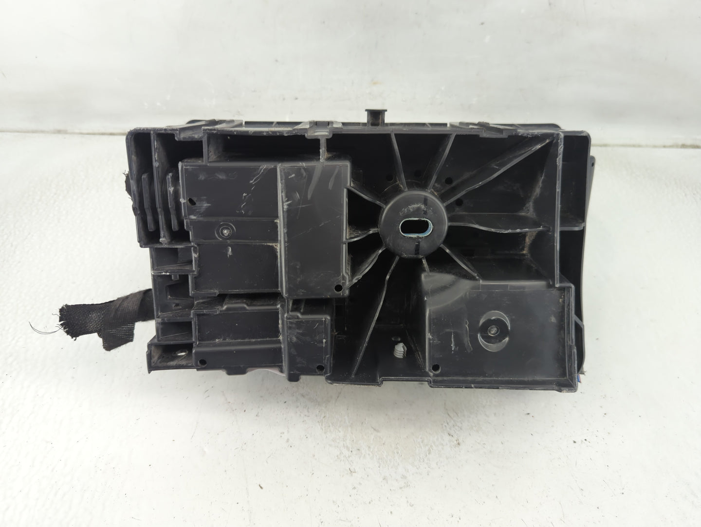 2018-2022 Chevrolet Equinox Fusebox Fuse Box Panel Relay Module P/N:812461952 84582317 Fits Fits 2018 2019 2020 2021 2022 OE