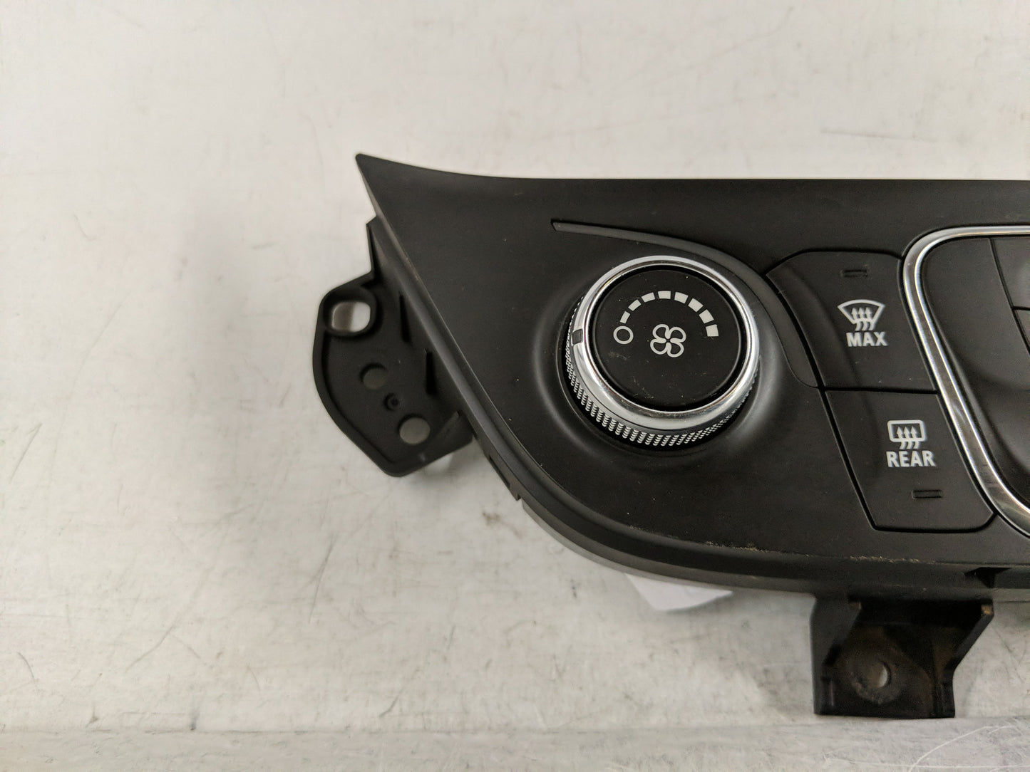 2019-2021 Chevrolet Equinox Climate Control Module Temperature AC/Heater Replacement P/N:84422503 Fits Fits 2019 2020 2021 O