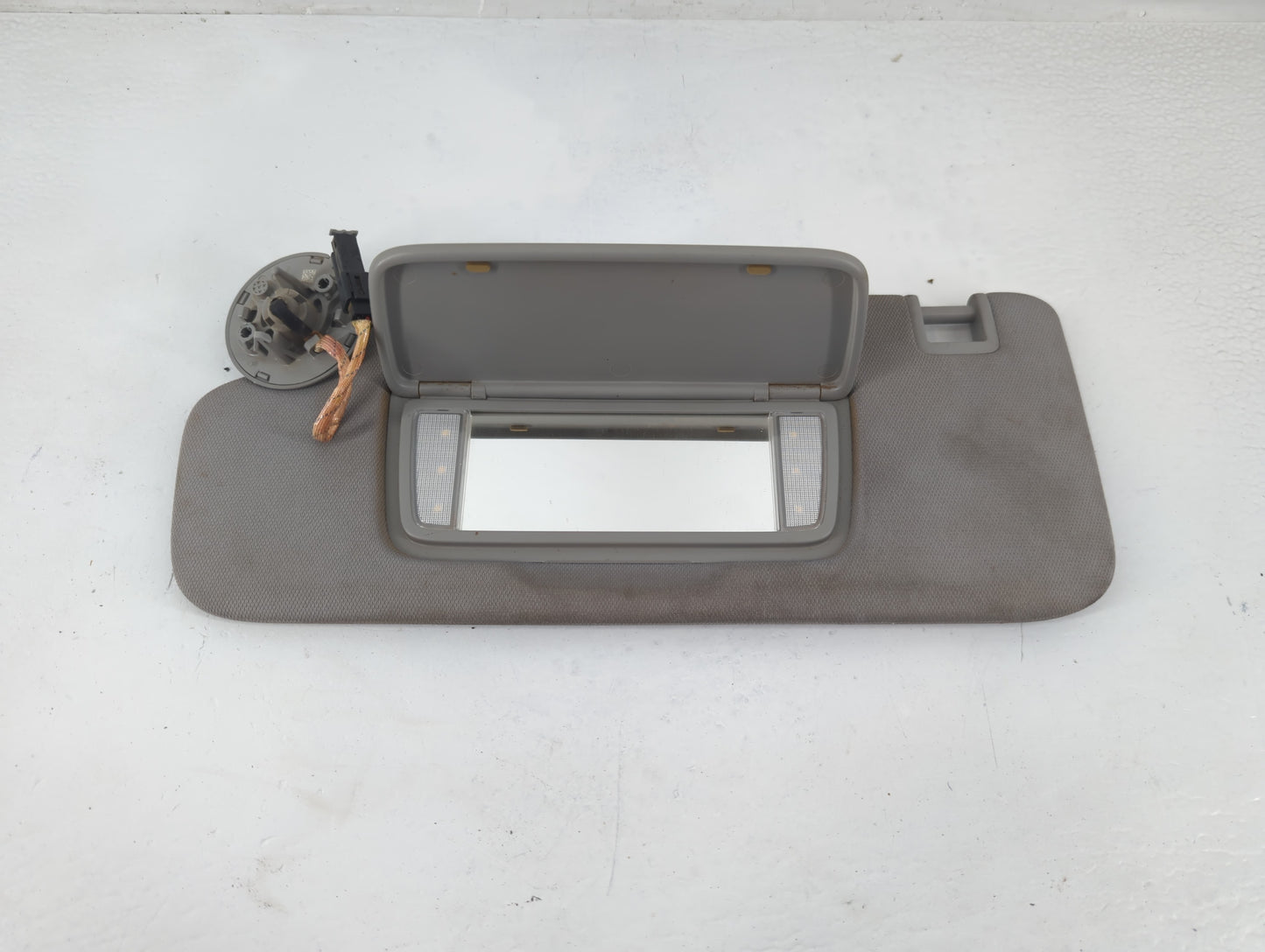 2018-2019 Chevrolet Equinox Sun Visor Shade Replacement Driver Left Mirror Fits Fits 2018 2019 OEM Used Auto Parts - Oemused