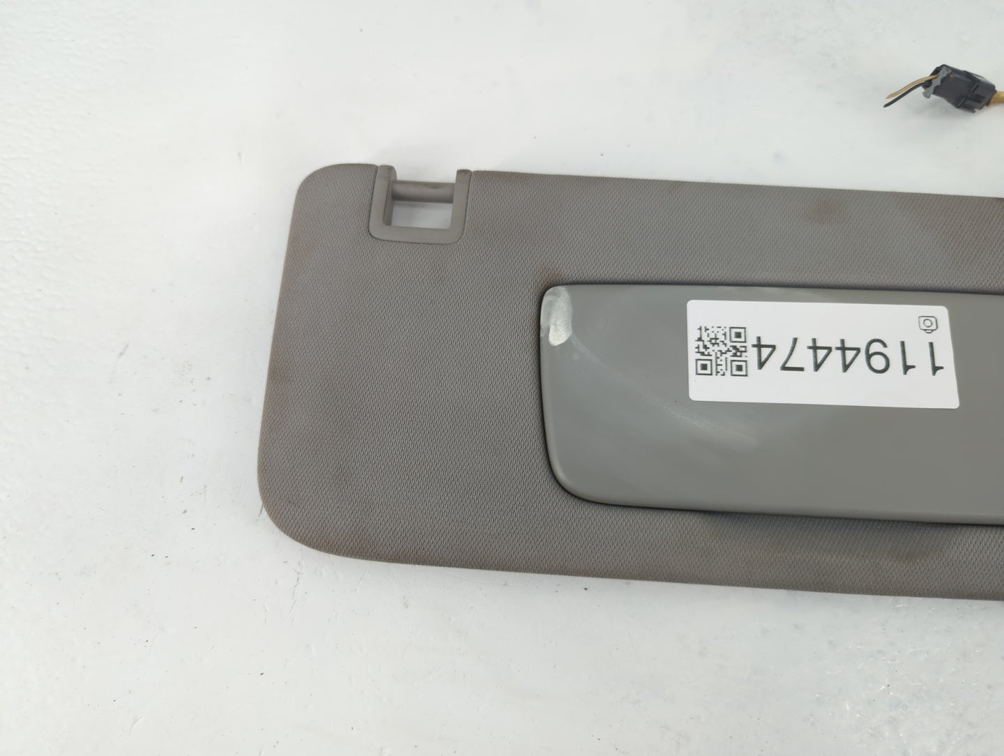 2018-2019 Chevrolet Equinox Sun Visor Shade Replacement Passenger Right Mirror Fits Fits 2018 2019 OEM Used Auto Parts - Oem