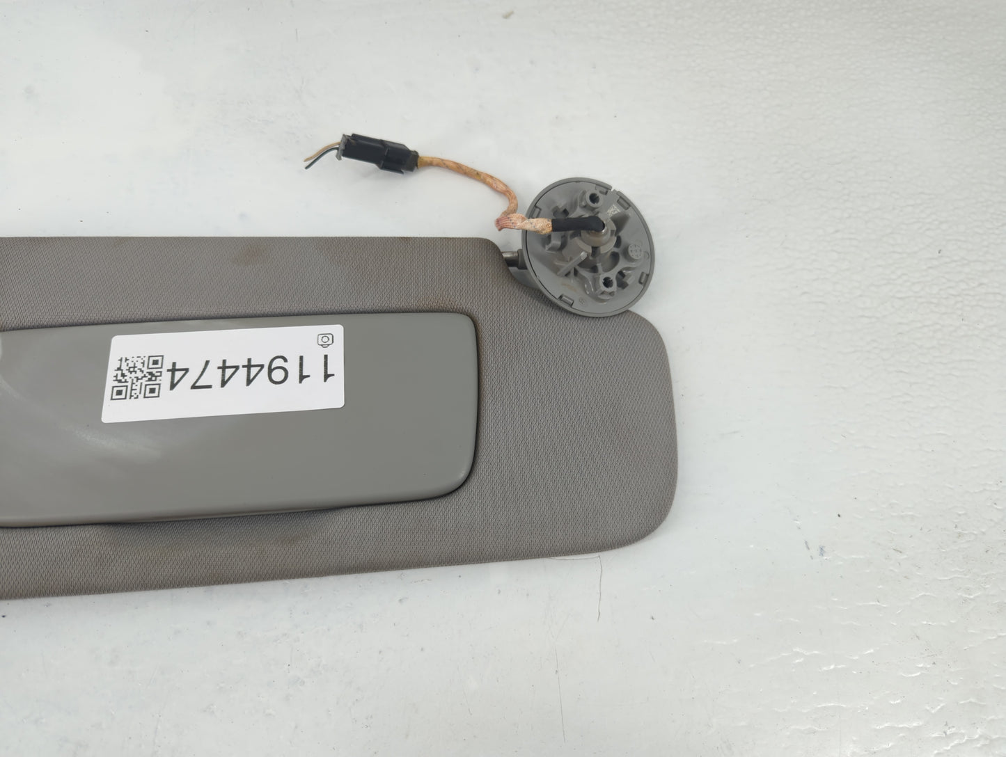 2018-2019 Chevrolet Equinox Sun Visor Shade Replacement Passenger Right Mirror Fits Fits 2018 2019 OEM Used Auto Parts - Oem