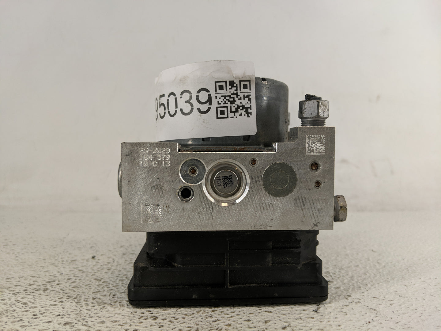 2018-2019 Chevrolet Equinox ABS Pump Control Module Replacement P/N:84560131 Fits Fits 2018 2019 2020 2021 OEM Used Auto Par