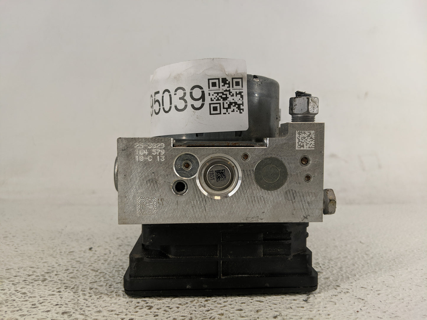 2018-2019 Chevrolet Equinox ABS Pump Control Module Replacement P/N:84560131 Fits Fits 2018 2019 2020 2021 OEM Used Auto Par