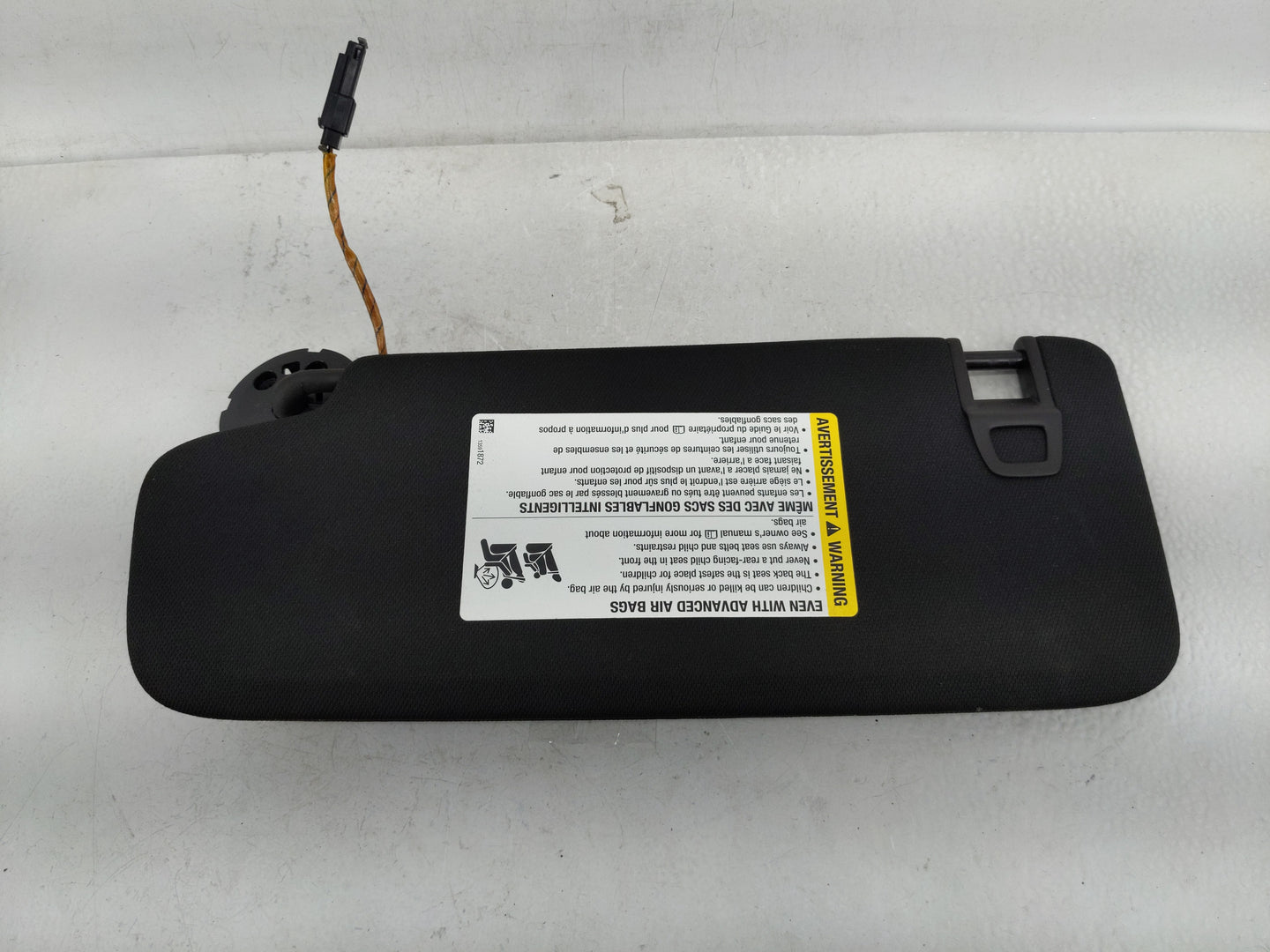 2019 Chevrolet Equinox Sun Visor Shade Replacement Passenger Right Mirror Fits OEM Used Auto Parts - Oemusedautoparts1.com