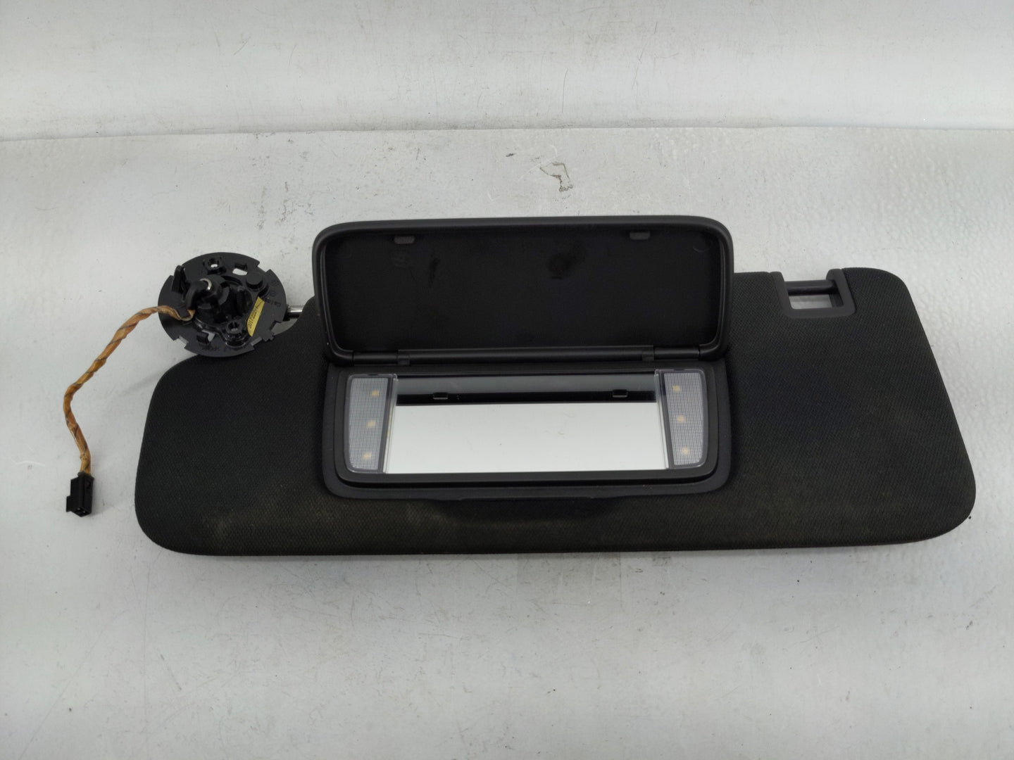 2018-2019 Chevrolet Equinox Sun Visor Shade Replacement Driver Left Mirror Fits Fits 2018 2019 OEM Used Auto Parts - Oemused
