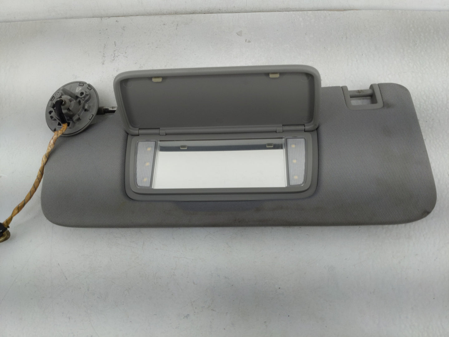 2018-2019 Chevrolet Equinox Sun Visor Shade Replacement Driver Left Mirror Fits Fits 2018 2019 OEM Used Auto Parts - Oemused