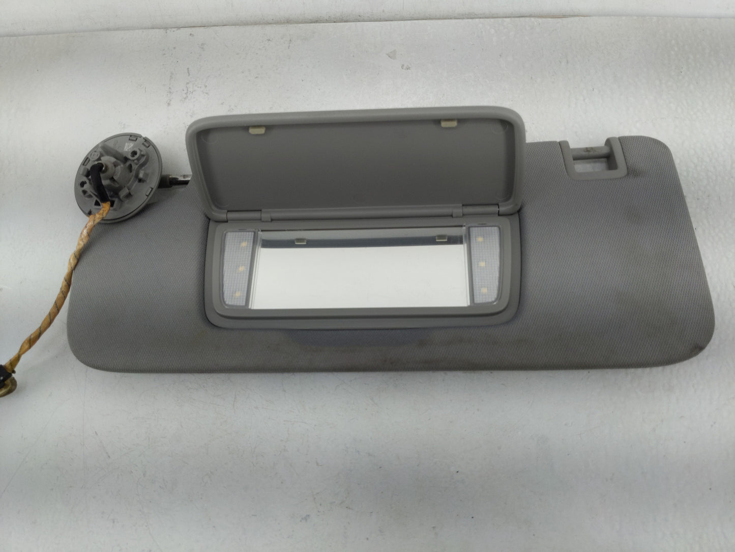 2018-2019 Chevrolet Equinox Sun Visor Shade Replacement Driver Left Mirror Fits Fits 2018 2019 OEM Used Auto Parts - Oemused