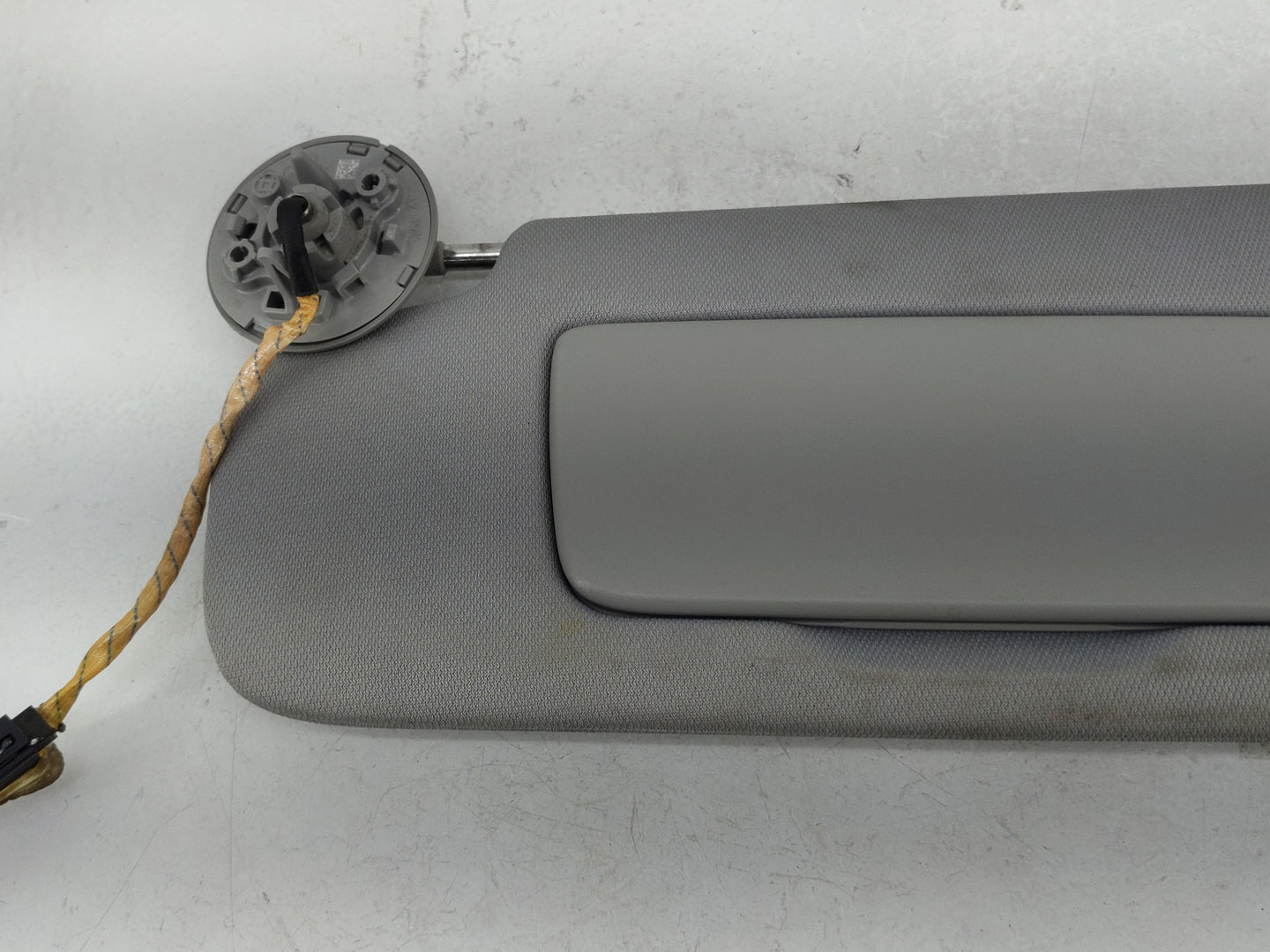 2018-2019 Chevrolet Equinox Sun Visor Shade Replacement Driver Left Mirror Fits Fits 2018 2019 OEM Used Auto Parts - Oemused