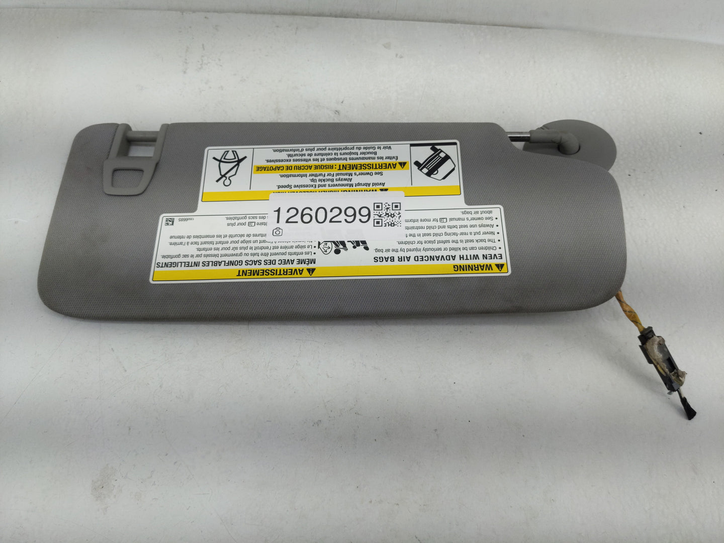 2018-2019 Chevrolet Equinox Sun Visor Shade Replacement Driver Left Mirror Fits Fits 2018 2019 OEM Used Auto Parts - Oemused