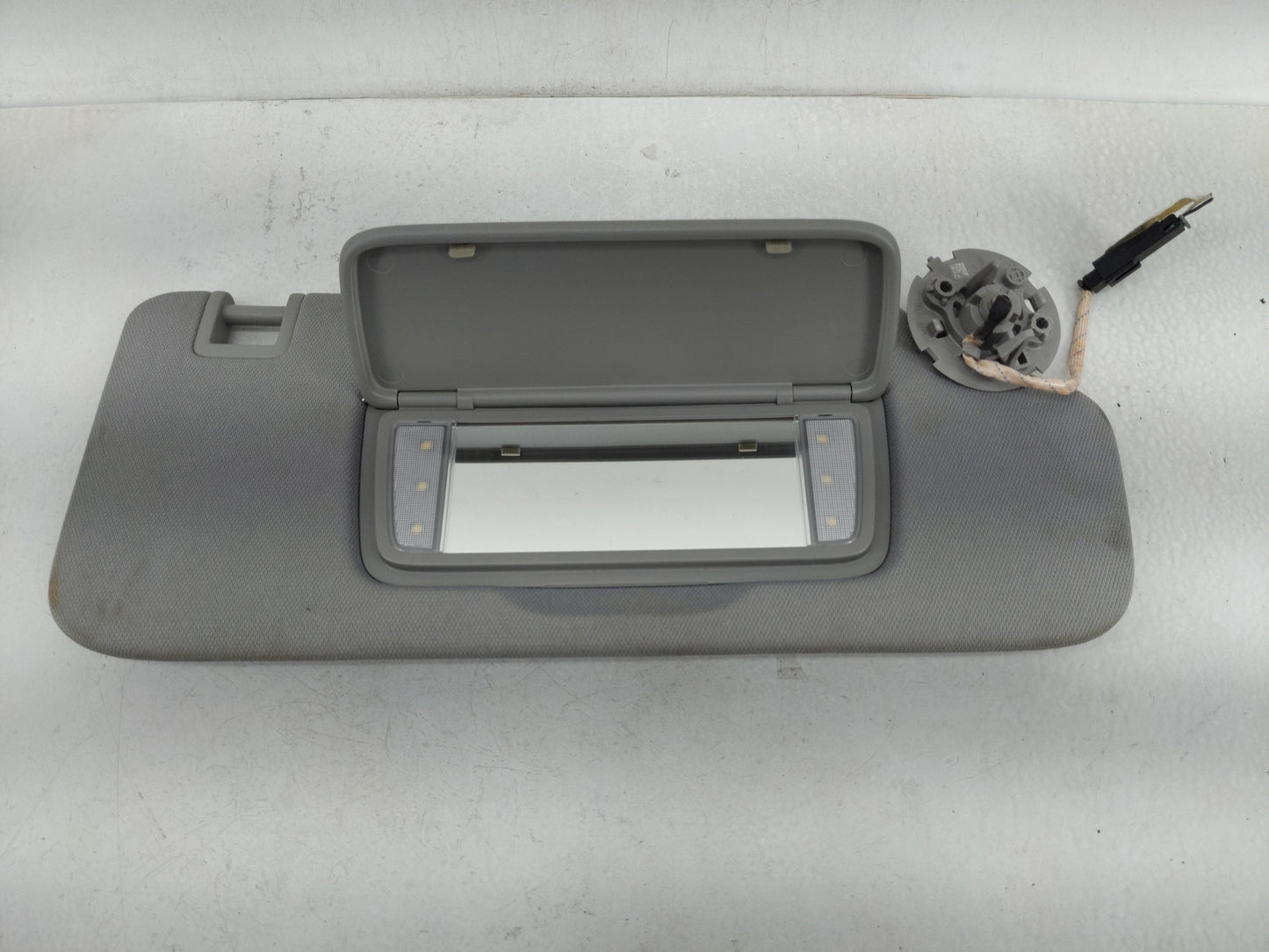 2018-2019 Chevrolet Equinox Sun Visor Shade Replacement Passenger Right Mirror Fits Fits 2018 2019 OEM Used Auto Parts - Oem