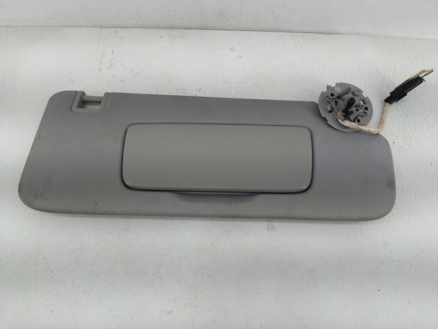 2018-2019 Chevrolet Equinox Sun Visor Shade Replacement Passenger Right Mirror Fits Fits 2018 2019 OEM Used Auto Parts - Oem