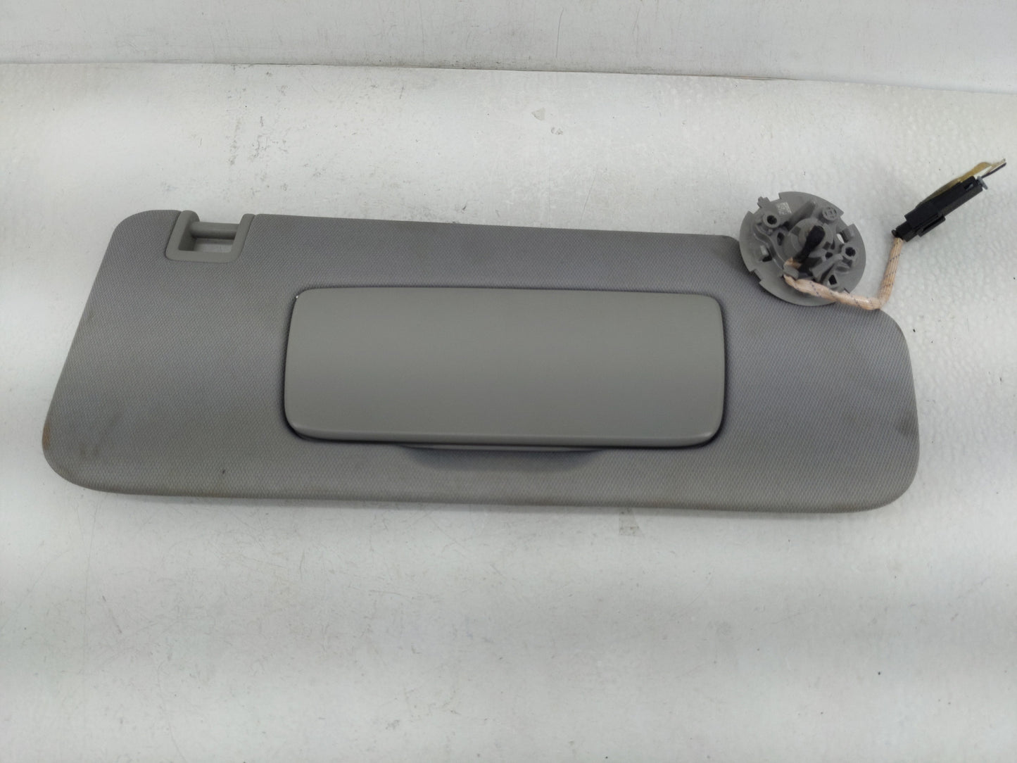 2018-2019 Chevrolet Equinox Sun Visor Shade Replacement Passenger Right Mirror Fits Fits 2018 2019 OEM Used Auto Parts - Oem