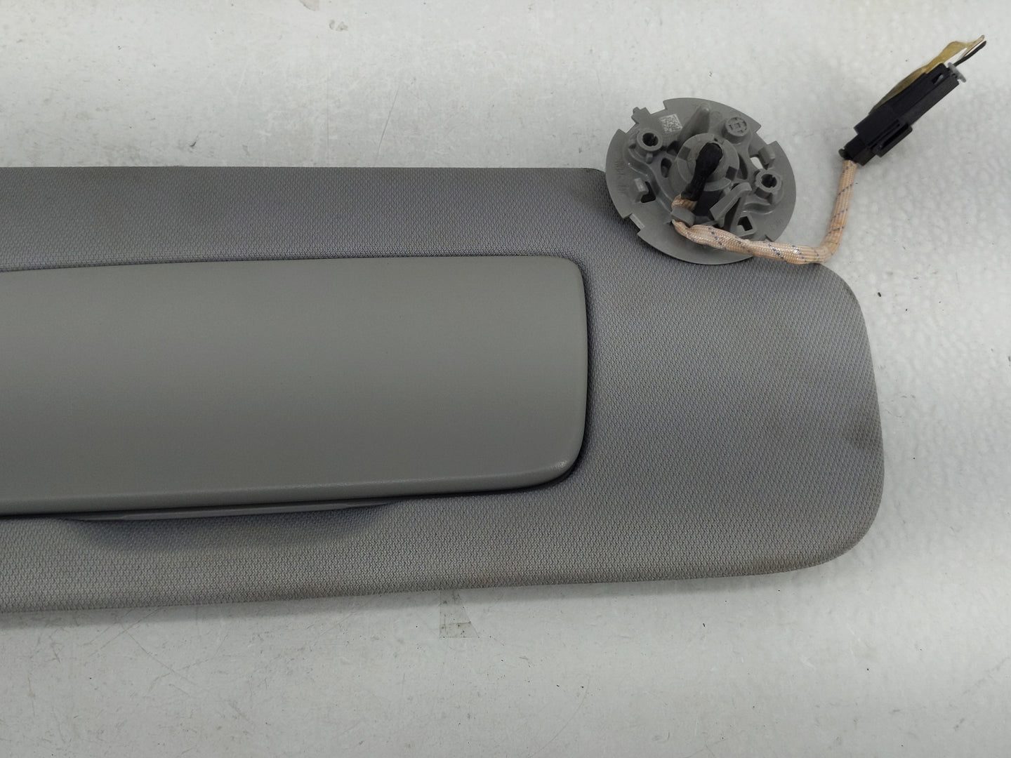 2018-2019 Chevrolet Equinox Sun Visor Shade Replacement Passenger Right Mirror Fits Fits 2018 2019 OEM Used Auto Parts - Oem