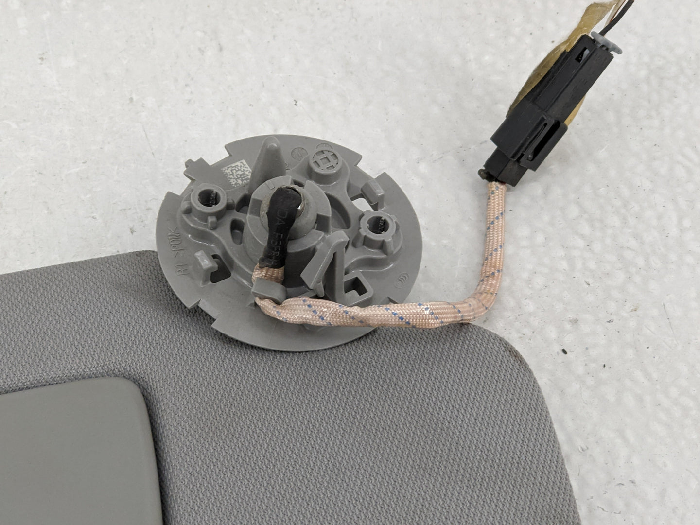 2018-2019 Chevrolet Equinox Sun Visor Shade Replacement Passenger Right Mirror Fits Fits 2018 2019 OEM Used Auto Parts - Oem