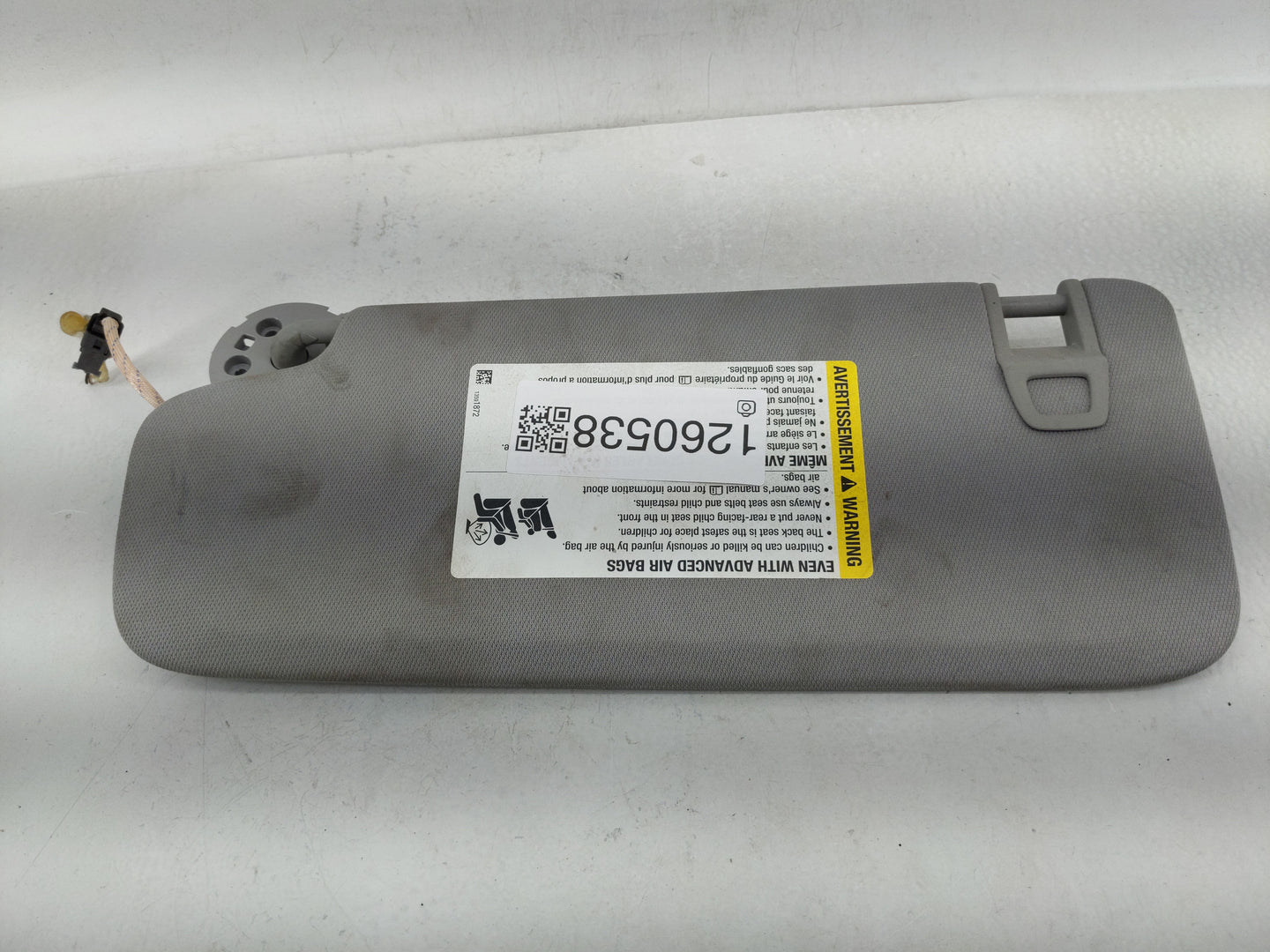 2018-2019 Chevrolet Equinox Sun Visor Shade Replacement Passenger Right Mirror Fits Fits 2018 2019 OEM Used Auto Parts - Oem