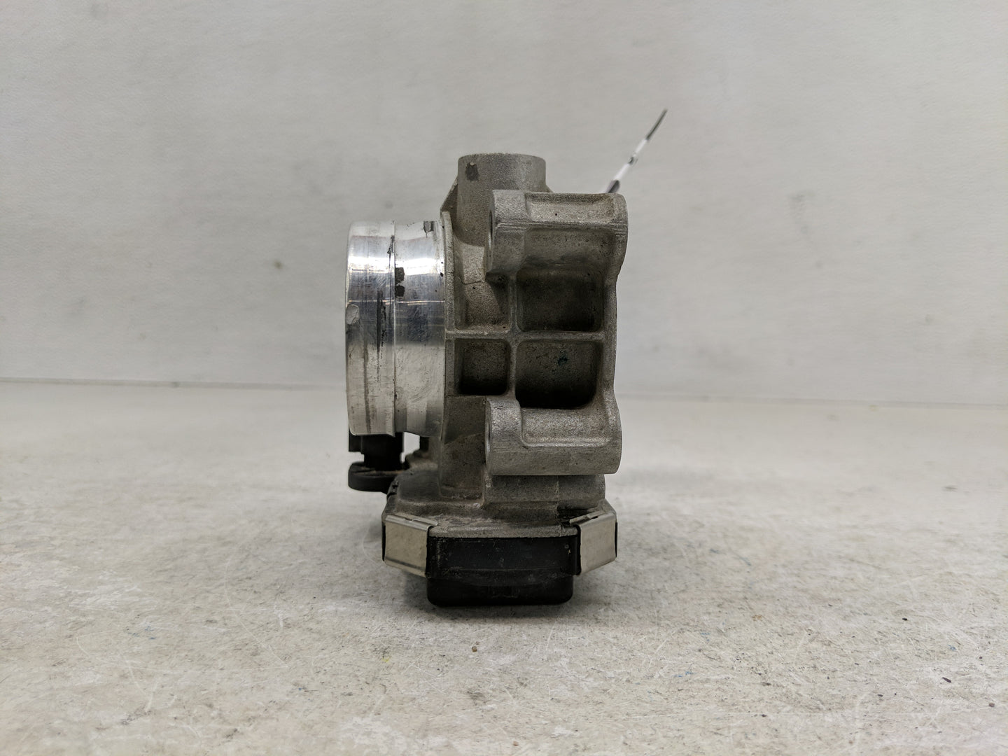 2018-2022 Chevrolet Equinox Throttle Body Fits Fits 2016 2017 2018 2019 2020 2021 2022 OEM Used Auto Parts - Oemusedautopart