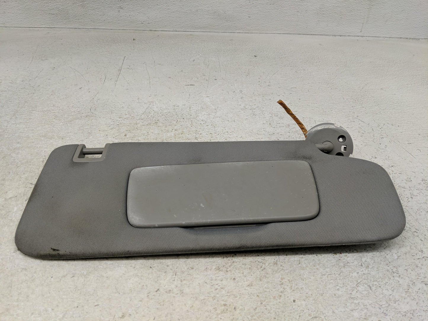 2018-2019 Chevrolet Equinox Sun Visor Shade Replacement Passenger Right Mirror Fits Fits 2018 2019 OEM Used Auto Parts - Oem