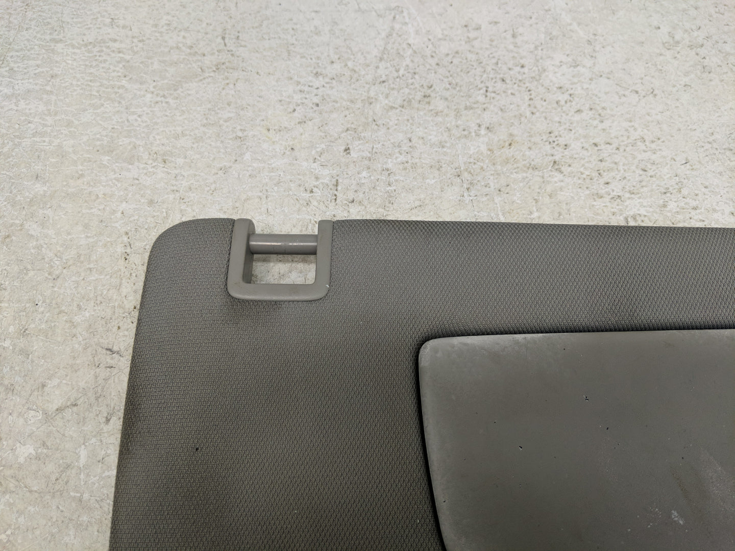 2018-2019 Chevrolet Equinox Sun Visor Shade Replacement Passenger Right Mirror Fits Fits 2018 2019 OEM Used Auto Parts - Oem