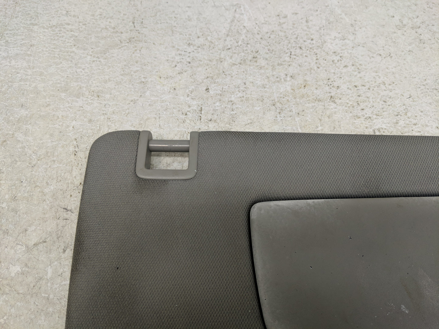 2018-2019 Chevrolet Equinox Sun Visor Shade Replacement Passenger Right Mirror Fits Fits 2018 2019 OEM Used Auto Parts - Oem