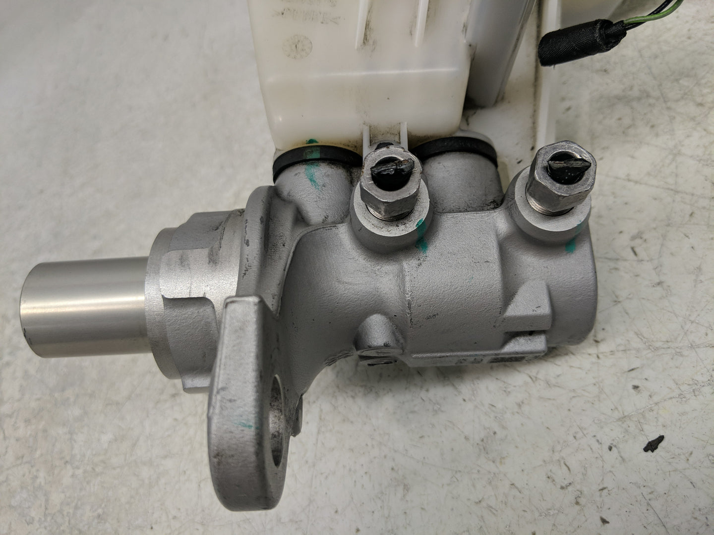 2018-2022 Chevrolet Equinox Brake Master Cylinder 1302491 - Oemusedautoparts1.com