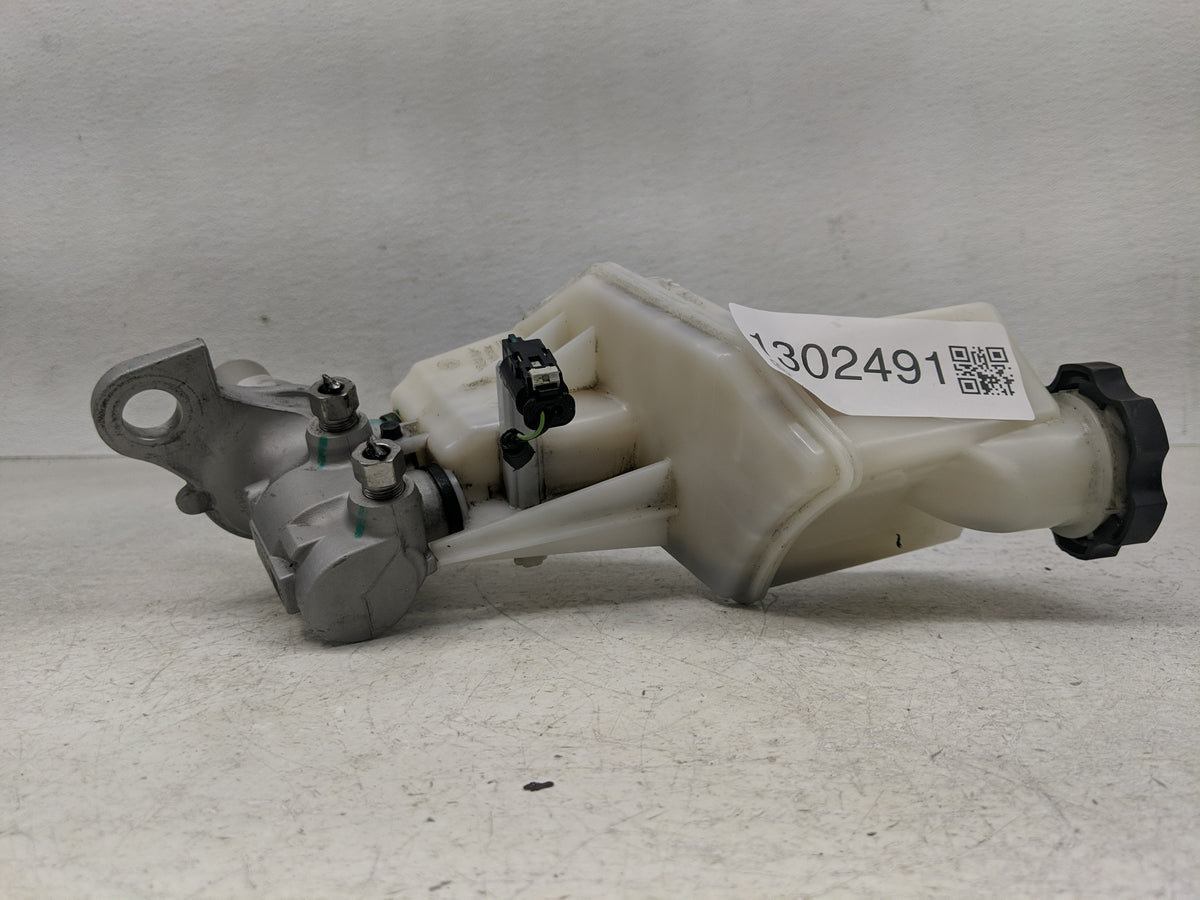 2018-2022 Chevrolet Equinox Brake Master Cylinder 1302491 - Oemusedautoparts1.com