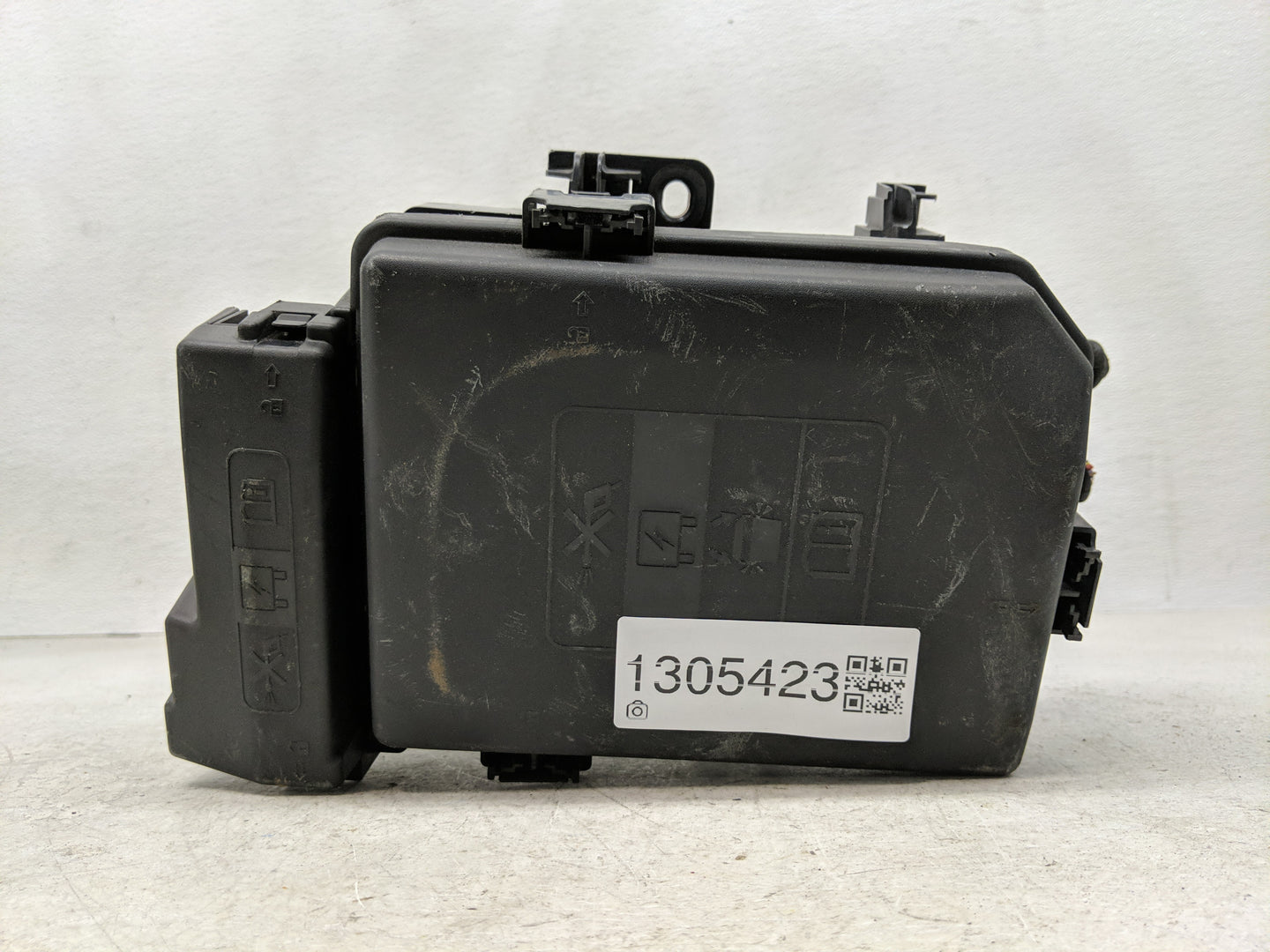 2018-2022 Chevrolet Equinox Fusebox Fuse Box Panel Relay Module P/N:84809671 Fits Fits 2018 2019 2020 2021 2022 OEM Used Aut