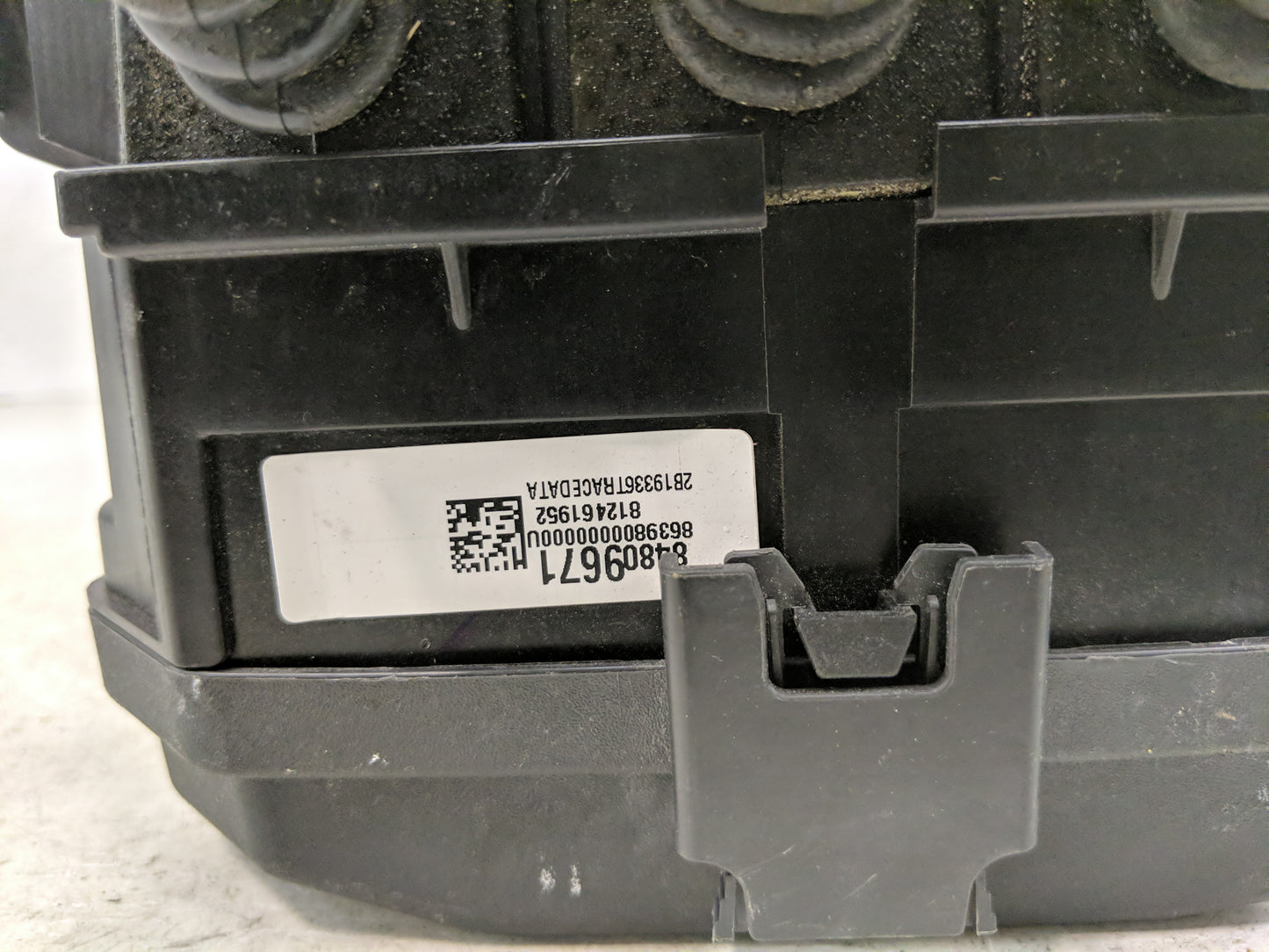 2018-2022 Chevrolet Equinox Fusebox Fuse Box Panel Relay Module P/N:84809671 Fits Fits 2018 2019 2020 2021 2022 OEM Used Aut