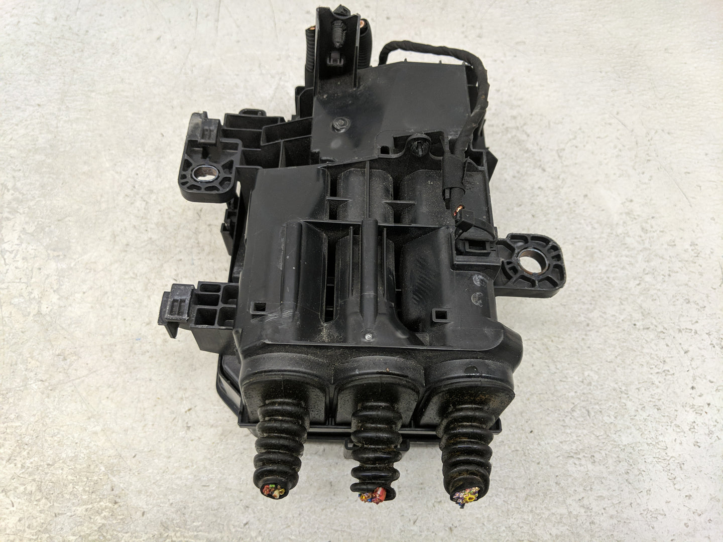 2018-2022 Chevrolet Equinox Fusebox Fuse Box Panel Relay Module P/N:84809671 Fits Fits 2018 2019 2020 2021 2022 OEM Used Aut